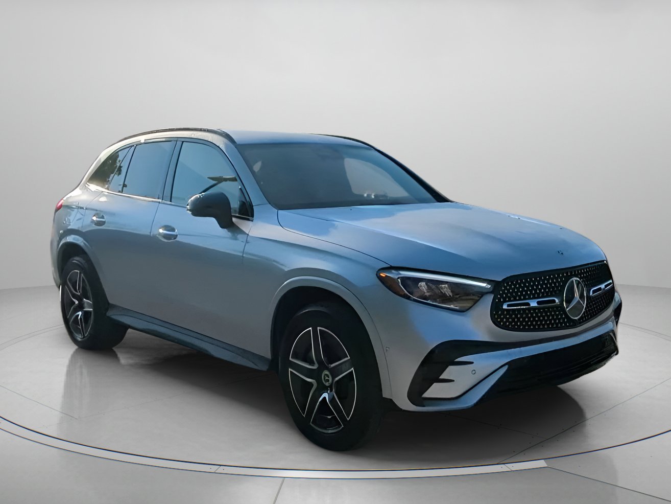 Used 2026 Mercedes-Benz GLC 300 image 2