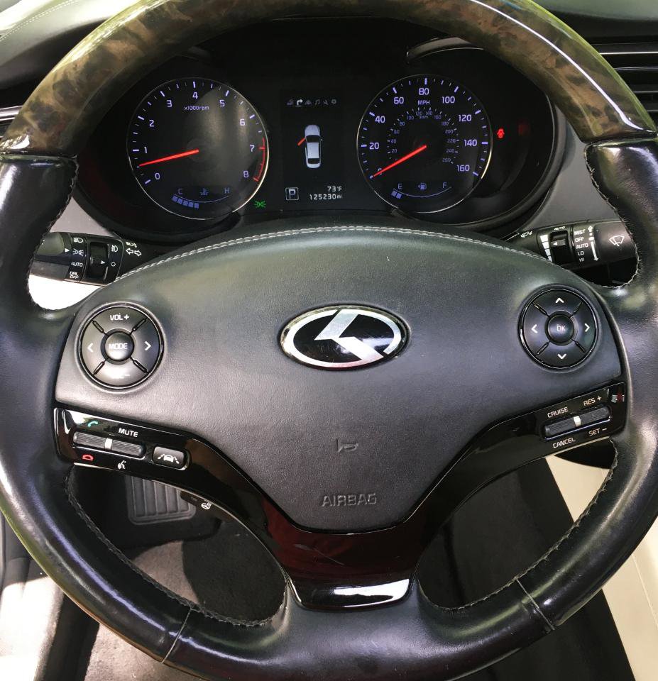 Used 2015 Kia K900 Luxury RWD image 25