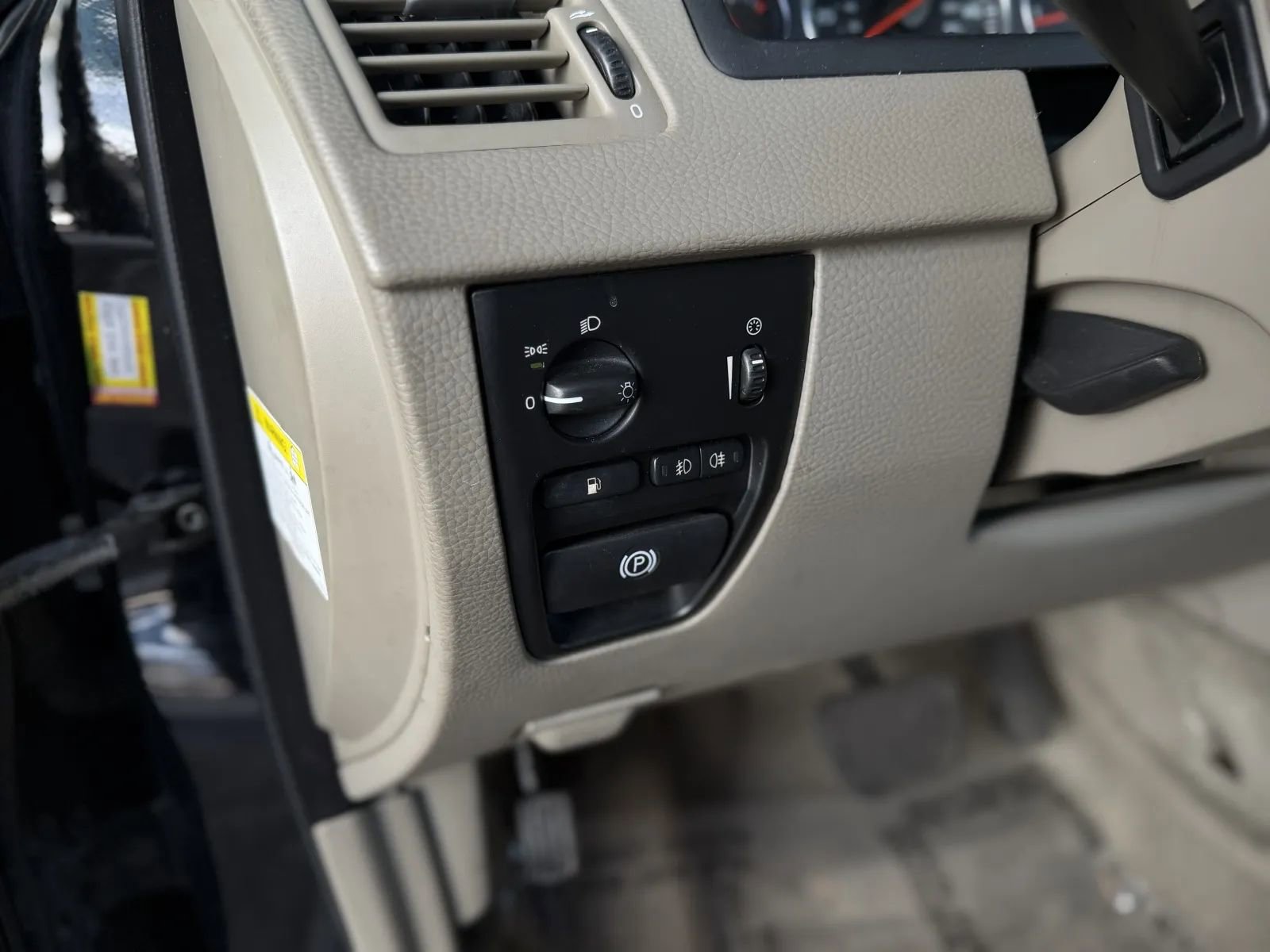 Used 2005 Volvo XC90 T6 image 26