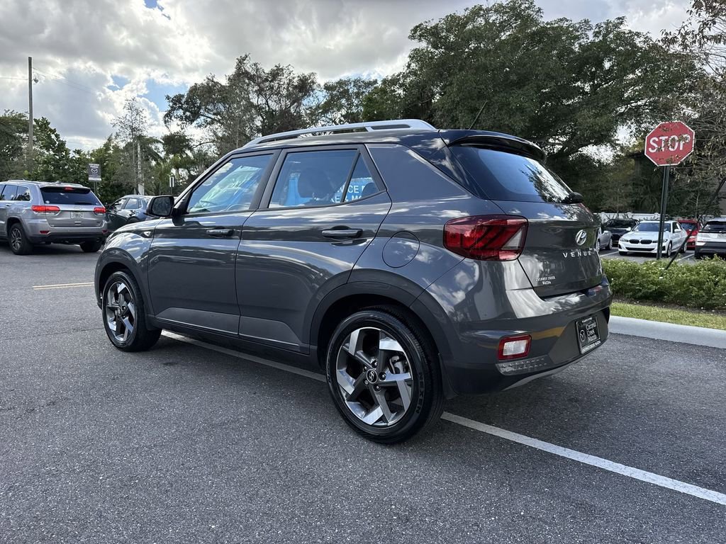 Used 2024 Hyundai Venue Limited image 27