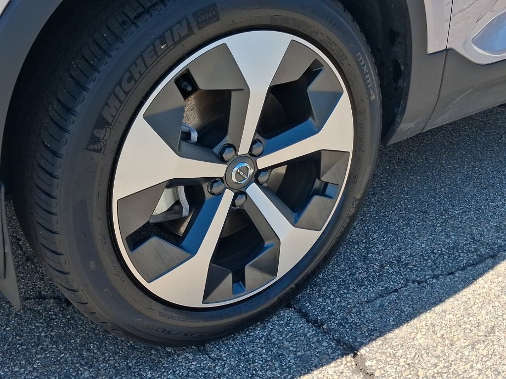 Certified 2026 Volvo XC40 B5 Plus AWD/4WD image 6