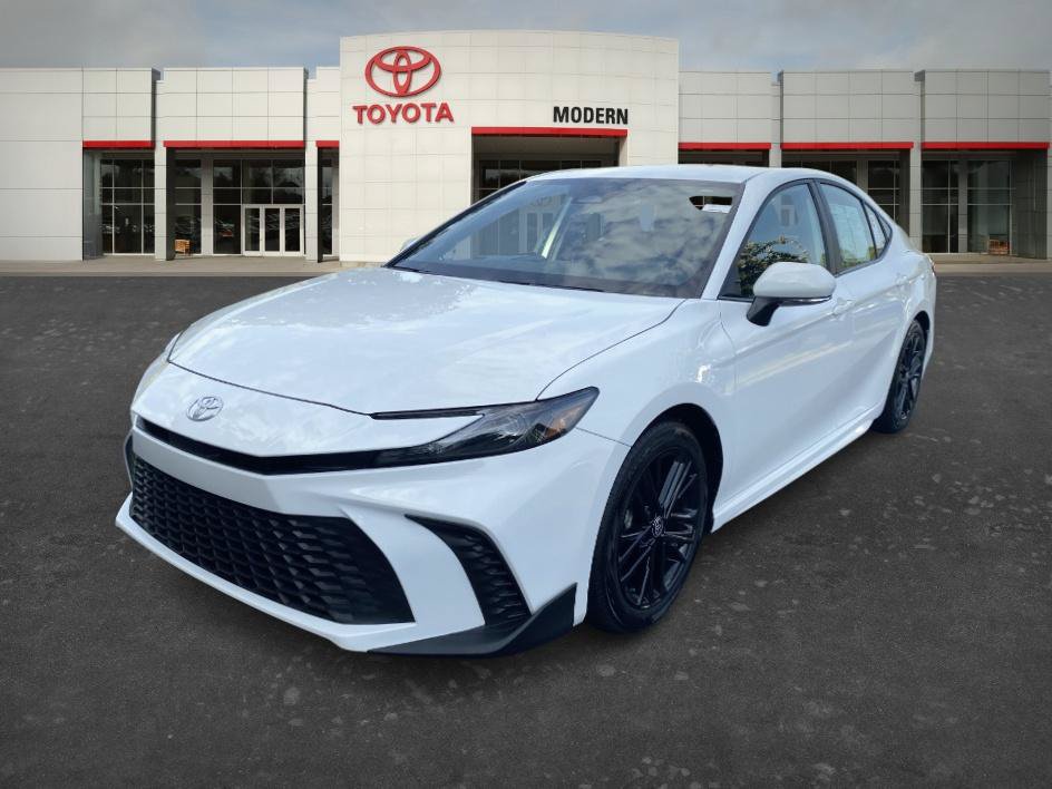 Used 2025 Toyota Camry SE FWD image 1