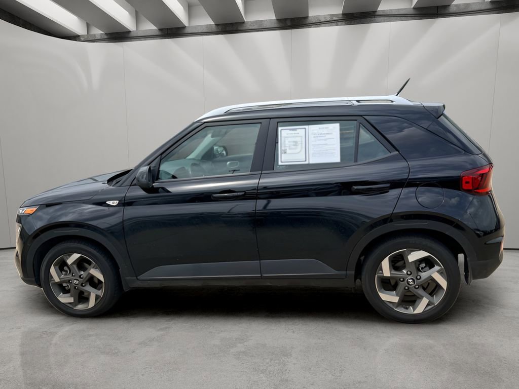 Used 2023 Hyundai Venue SEL FWD image 2