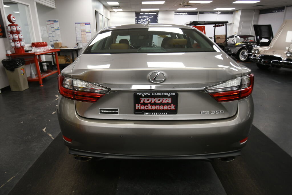 Used 2017 Lexus ES 350 w/ Navigation System Package image 7