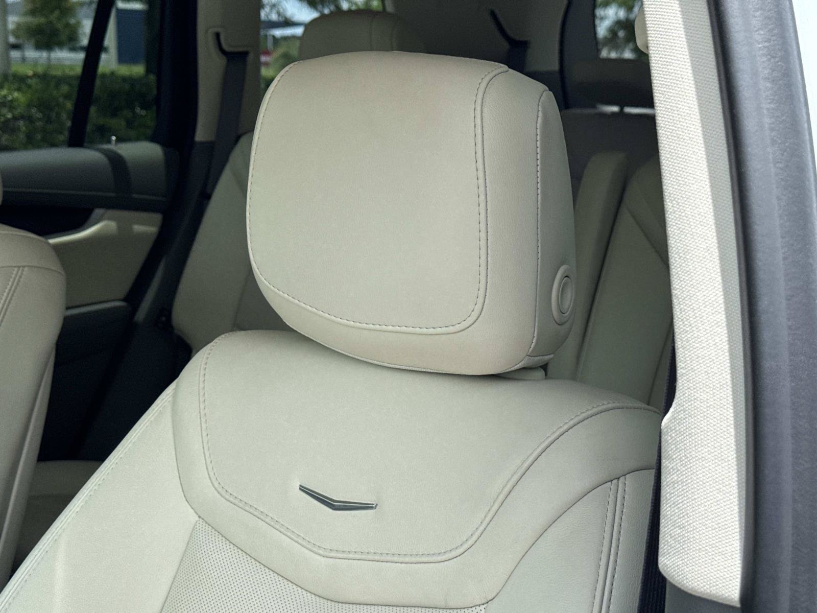 Used 2024 Cadillac XT6 Premium Luxury FWD image 14