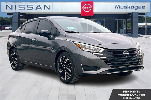 New 2025 Nissan Versa SR w/ Trunk Package