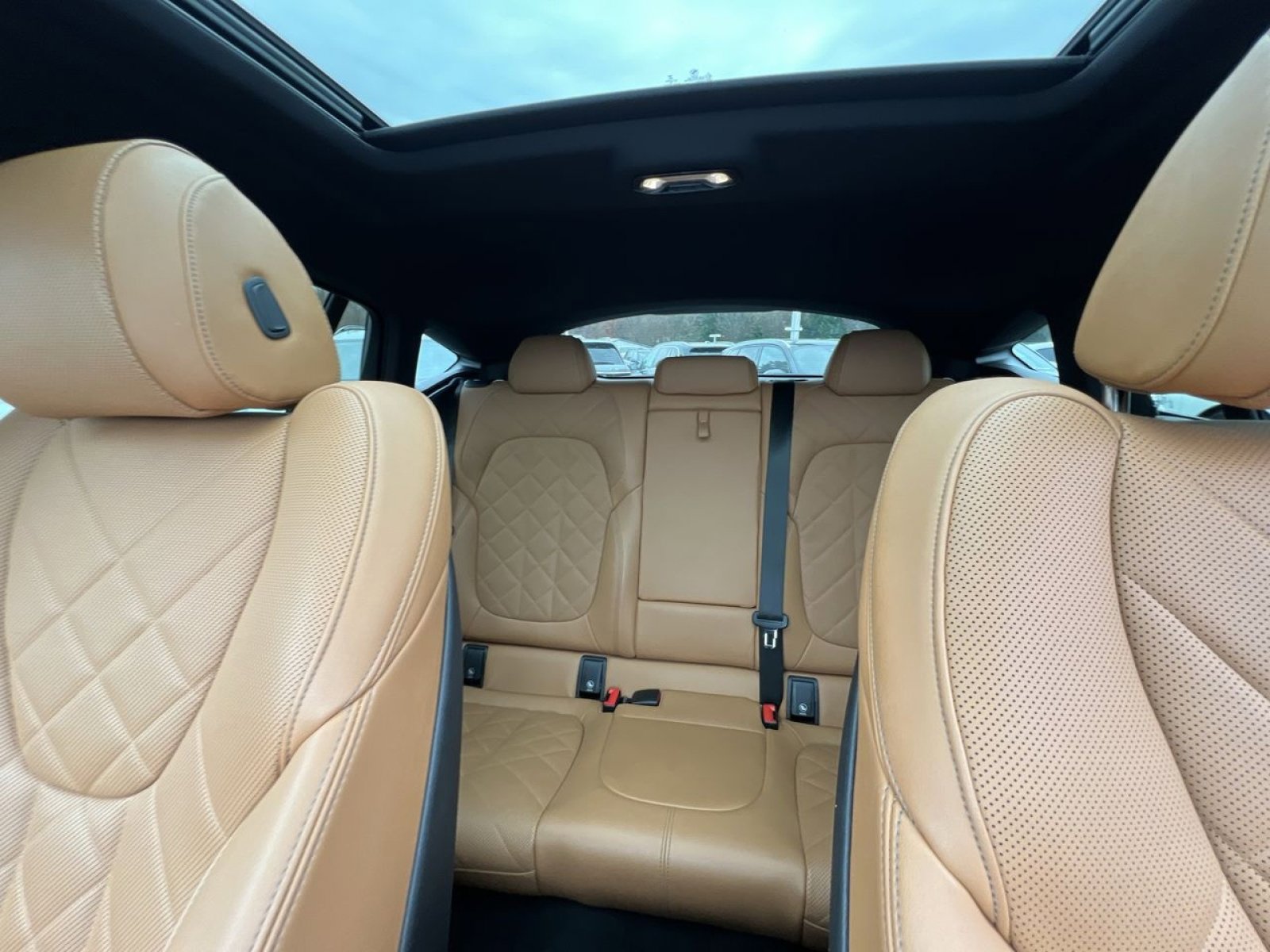 Used 2023 BMW X6 xDrive40i w/ M Sport Package image 5