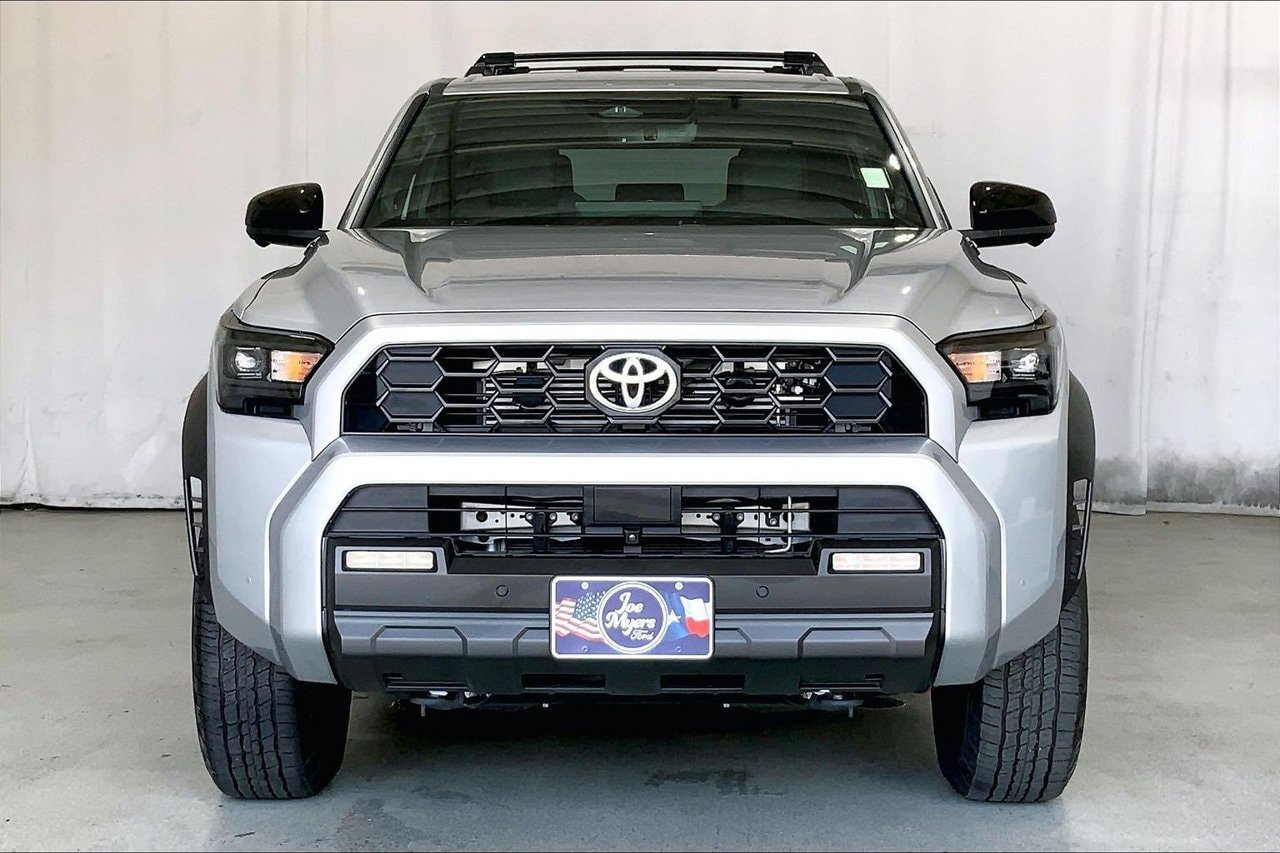 Used 2025 Toyota 4Runner TRD Off-Road Premium AWD/4WD image 2