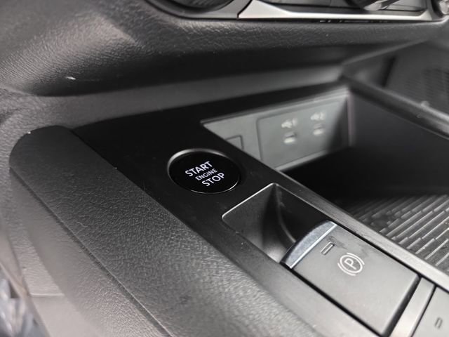 Used 2025 Nissan Kicks SV image 34