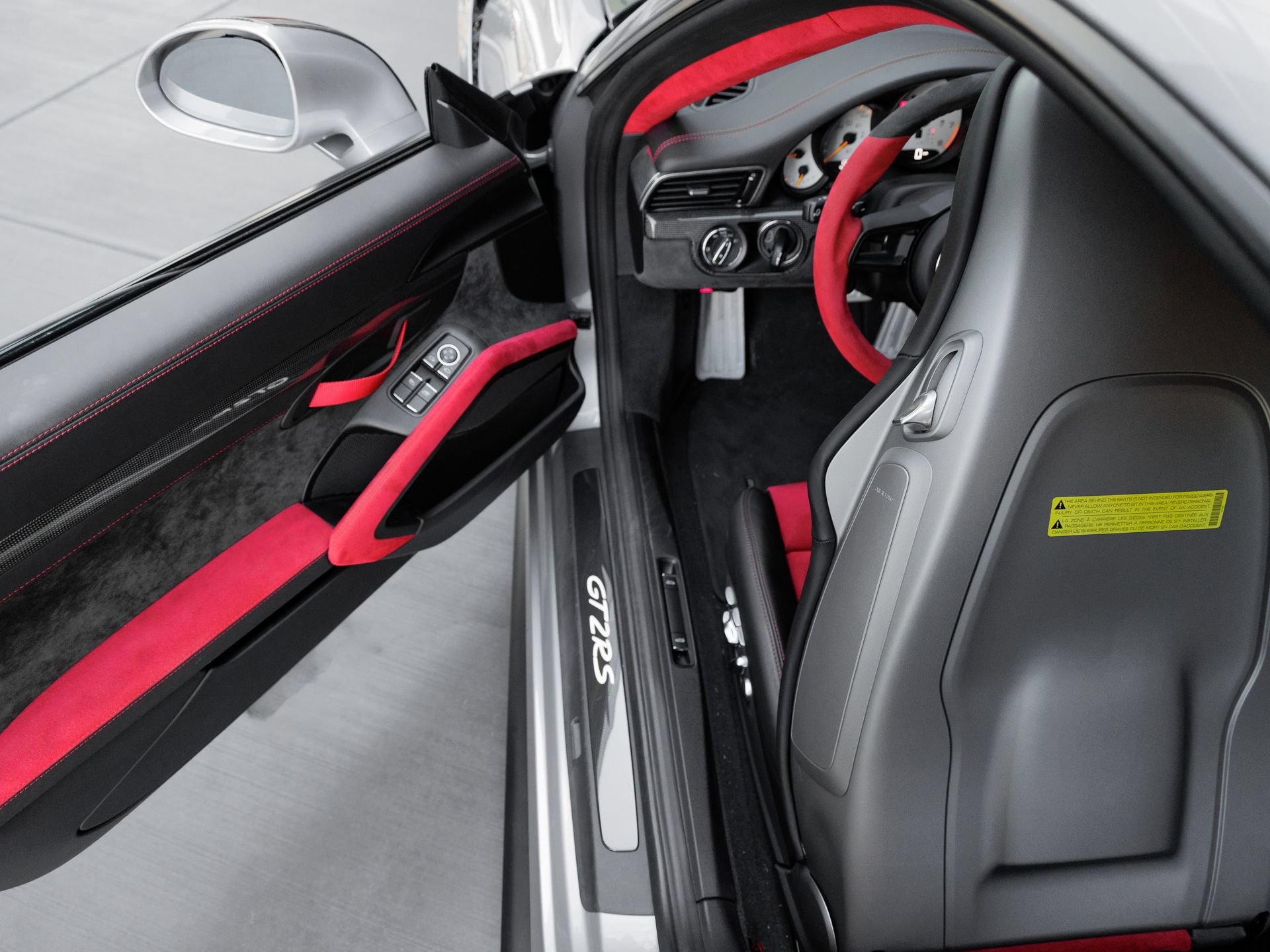 Certified 2018 Porsche 911 GT2 RS RWD image 30