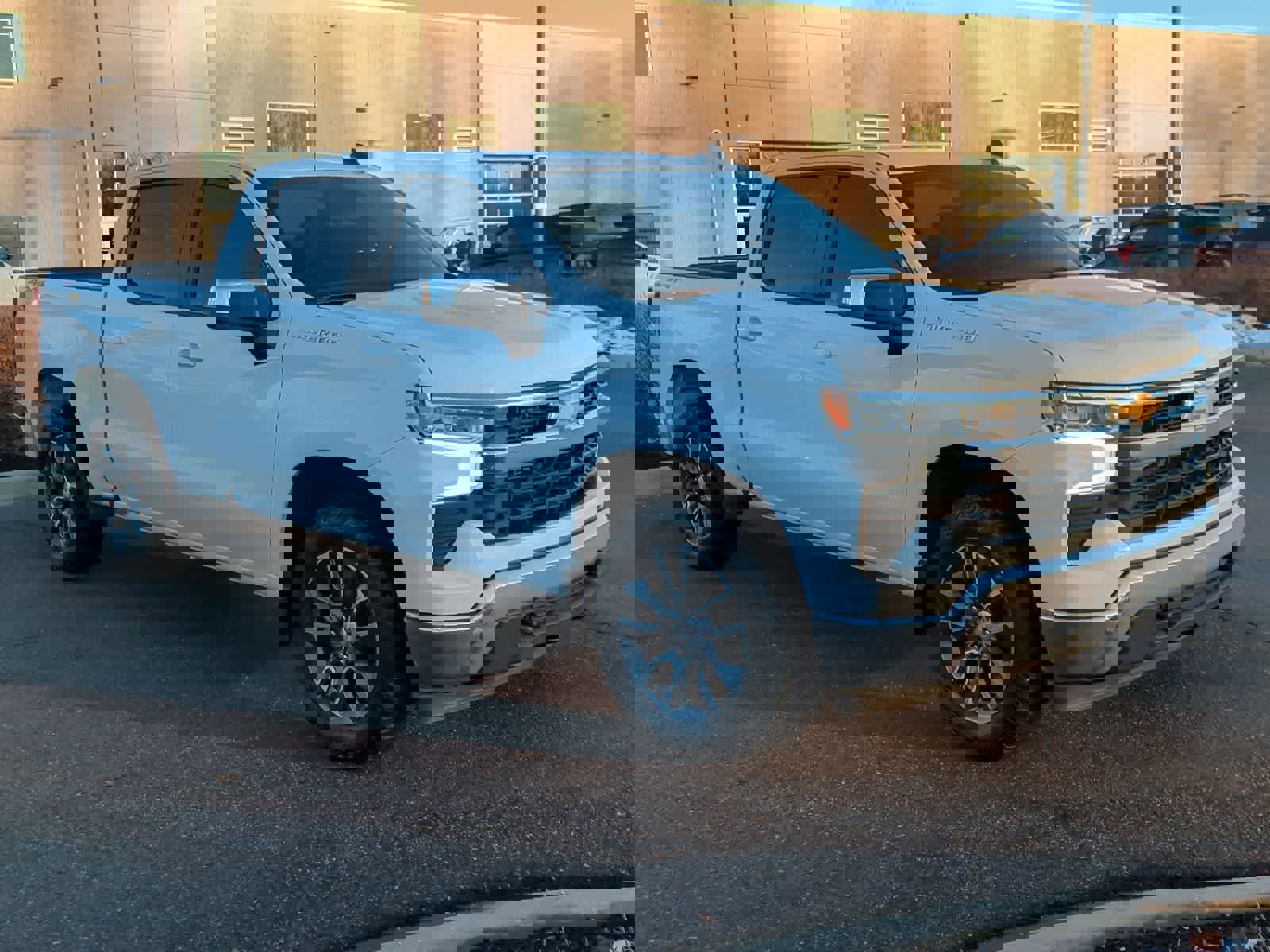 Used 2022 Chevrolet Silverado 1500 LT image 2