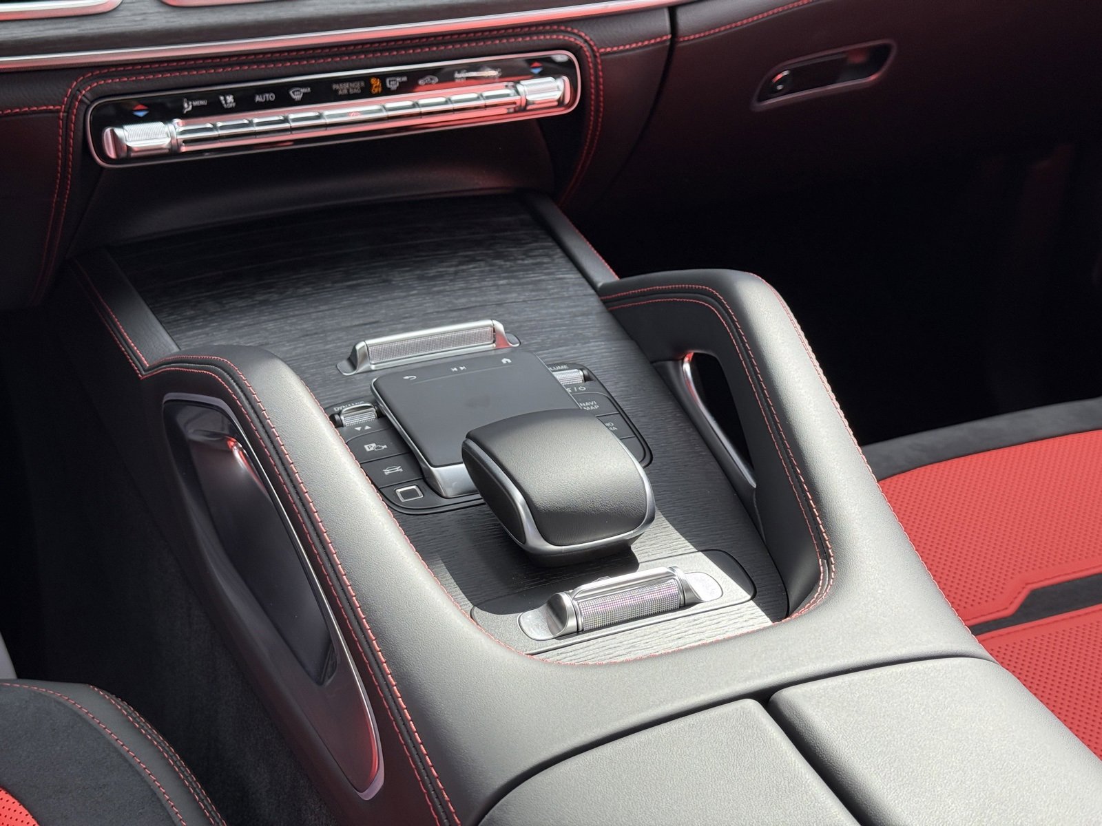 Used 2025 Mercedes-Benz GLE 53 AMG 4MATIC Coupe w/ Driver Assistance Package image 25