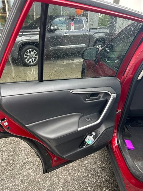 Used 2020 Toyota RAV4 LE FWD image 15