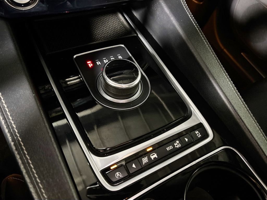 Used 2017 Jaguar F-PACE S image 18