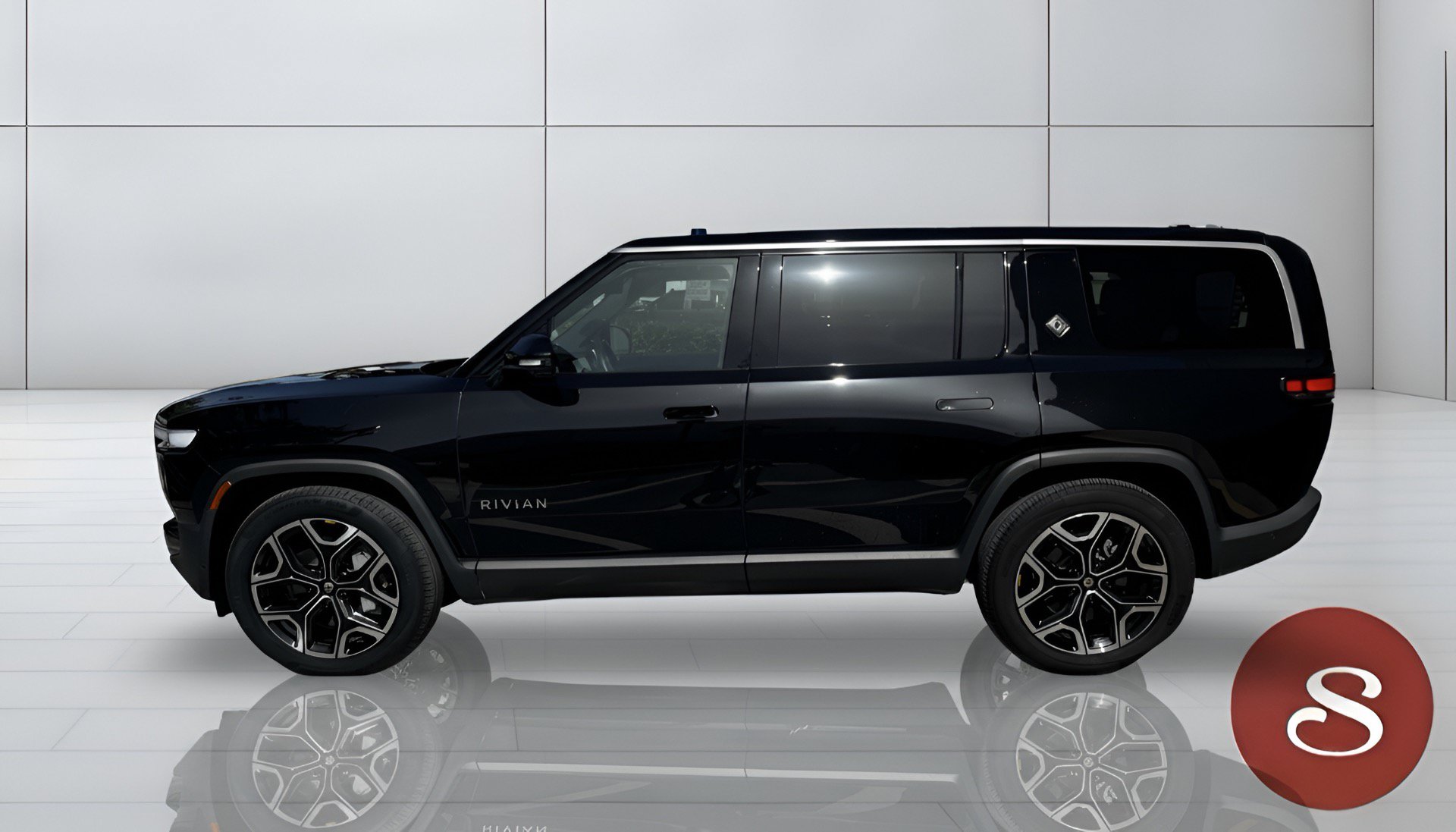 Used 2025 Rivian R1S Adventure AWD/4WD image 3