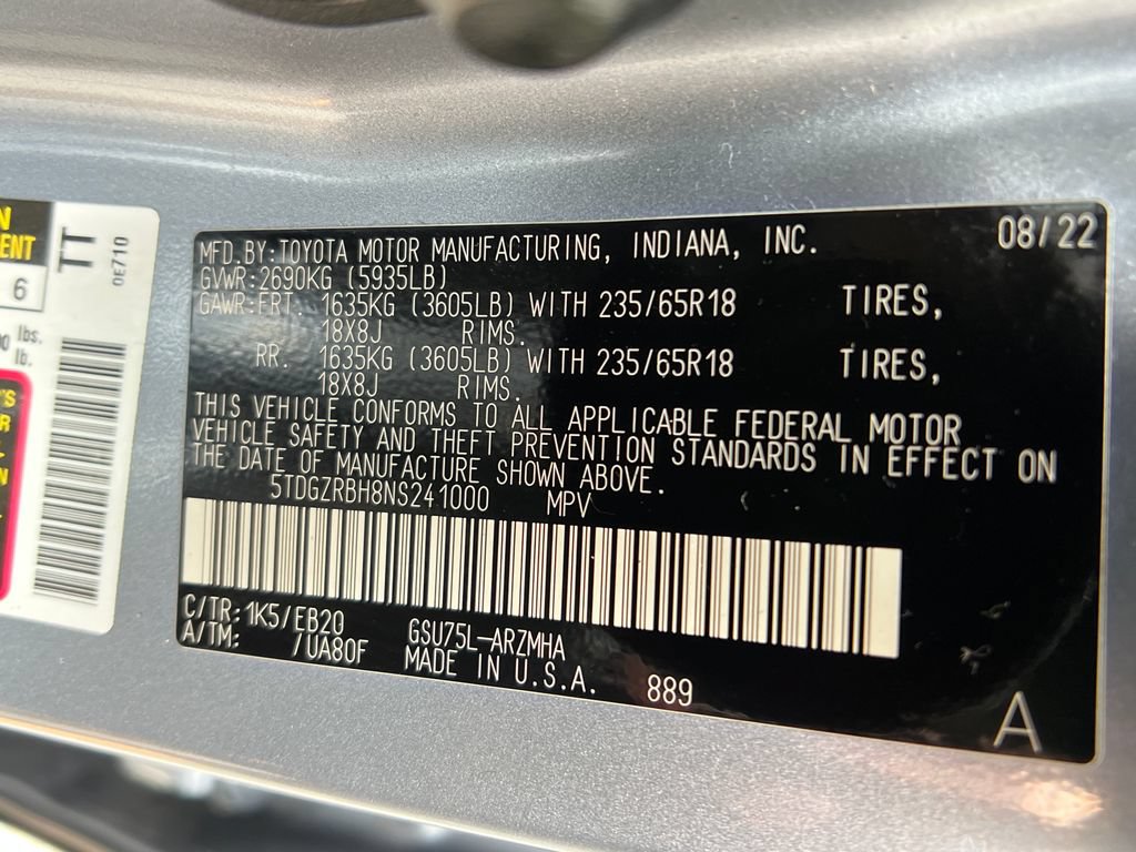 Used 2022 Toyota Highlander XLE AWD/4WD image 28