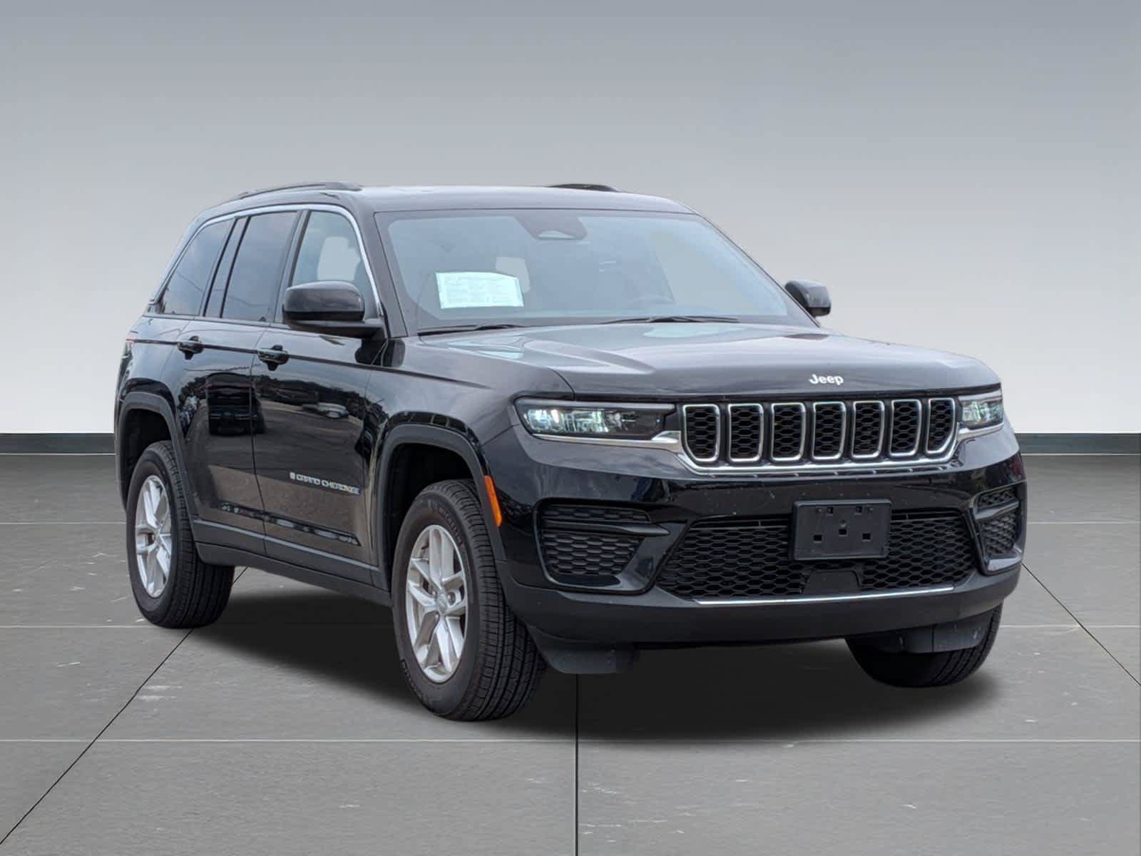 Used 2025 Jeep Grand Cherokee Laredo X w/ Luxury Tech Group I AWD/4WD image 7