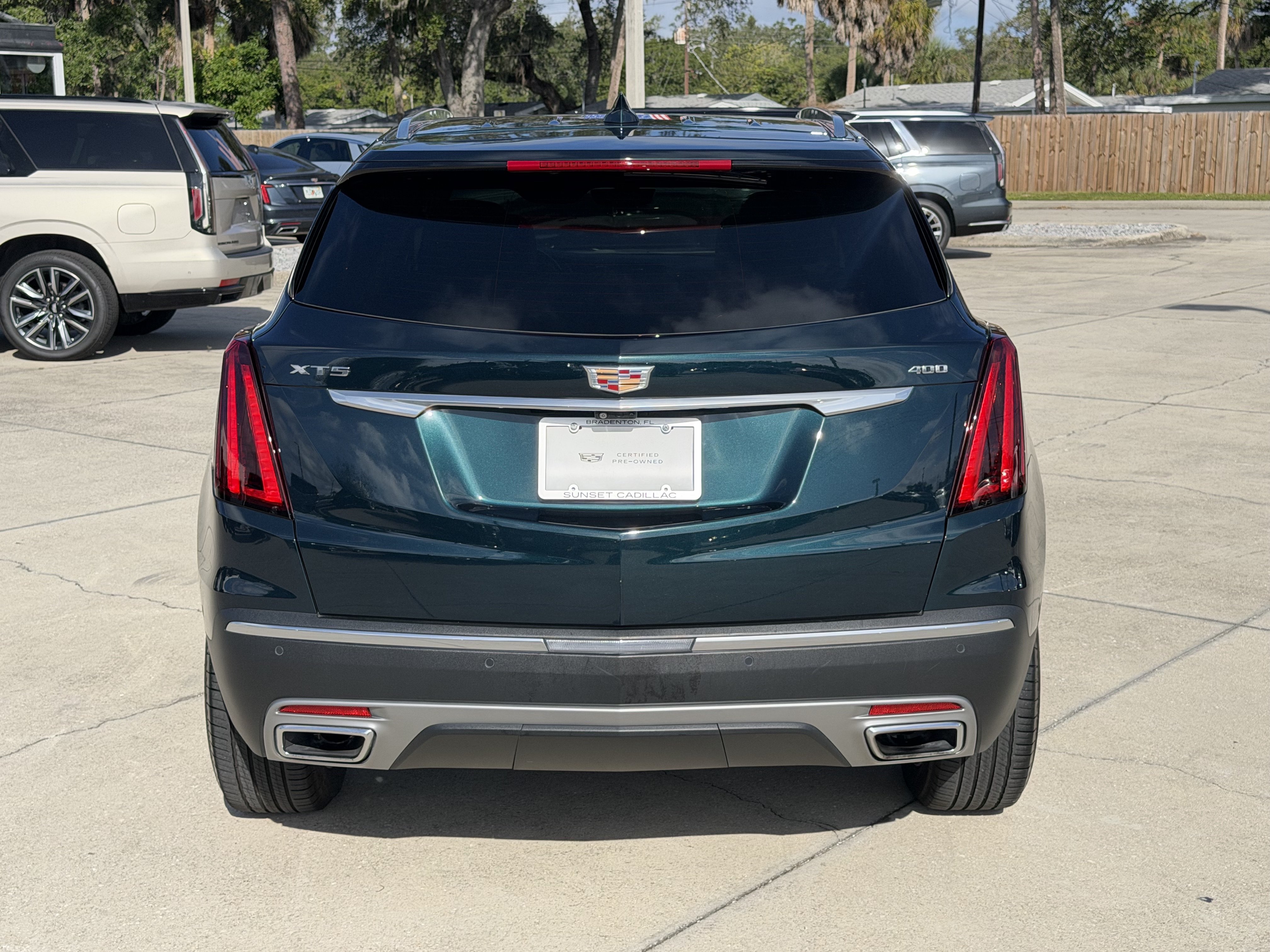 Certified 2024 Cadillac XT5 Premium Luxury w/ Technology Package FWD image 4