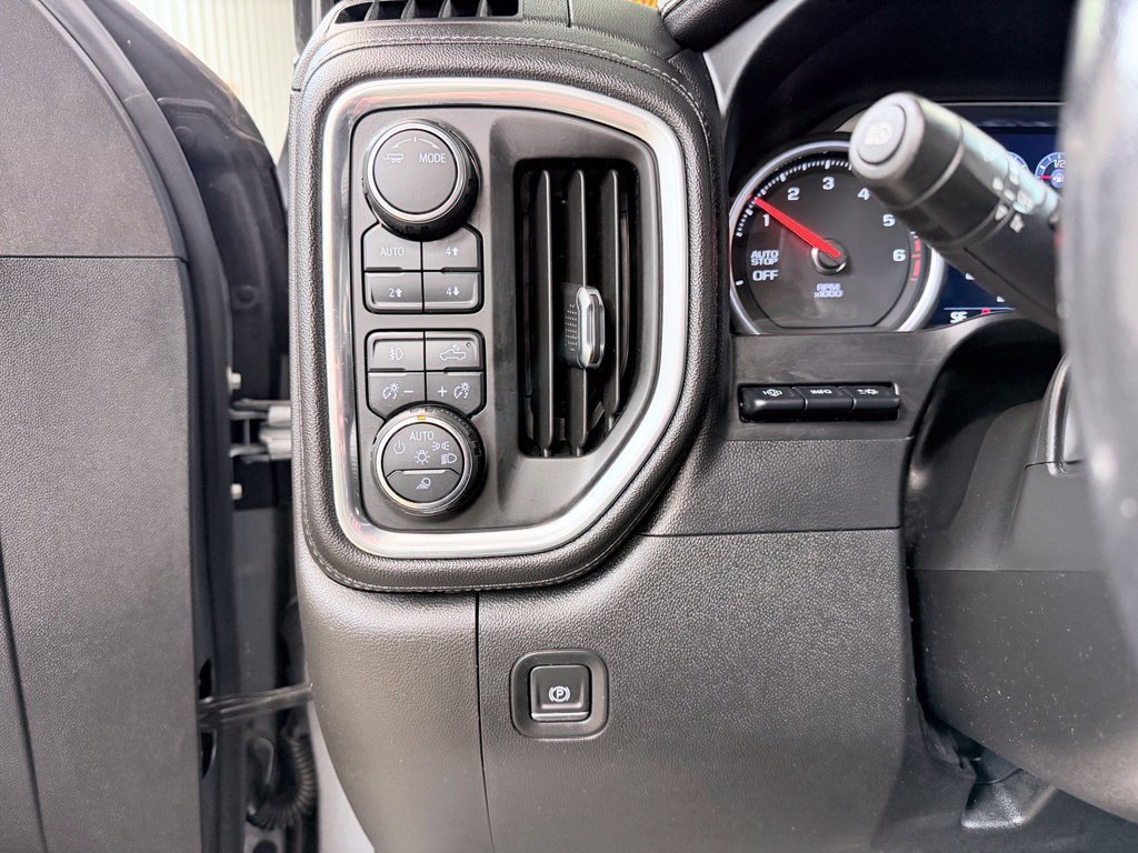 Used 2021 Chevrolet Silverado 1500 LTZ w/ LTZ Premium Package AWD/4WD image 38