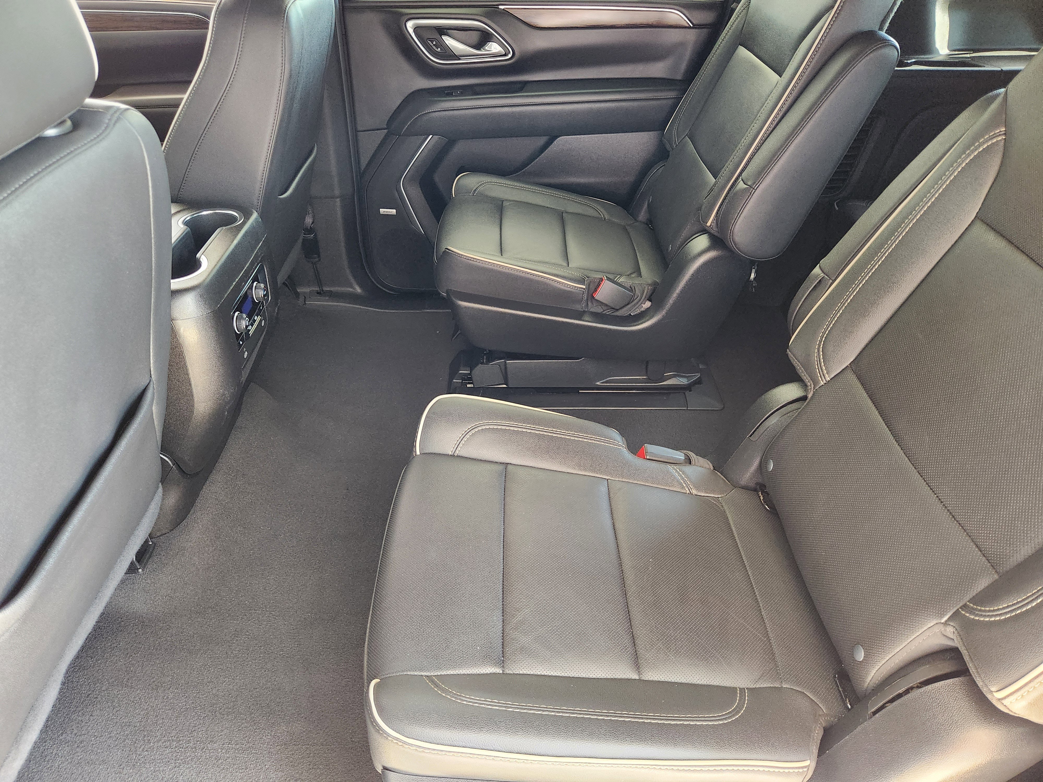 Used 2023 Chevrolet Suburban Premier RWD image 32