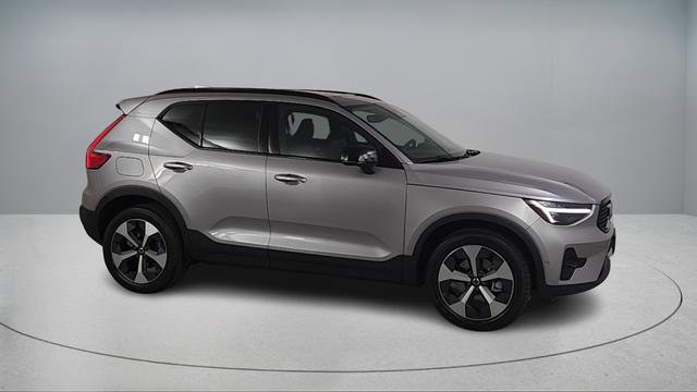 Certified 2026 Volvo XC40 B5 Plus w/ Climate Package AWD/4WD image 2