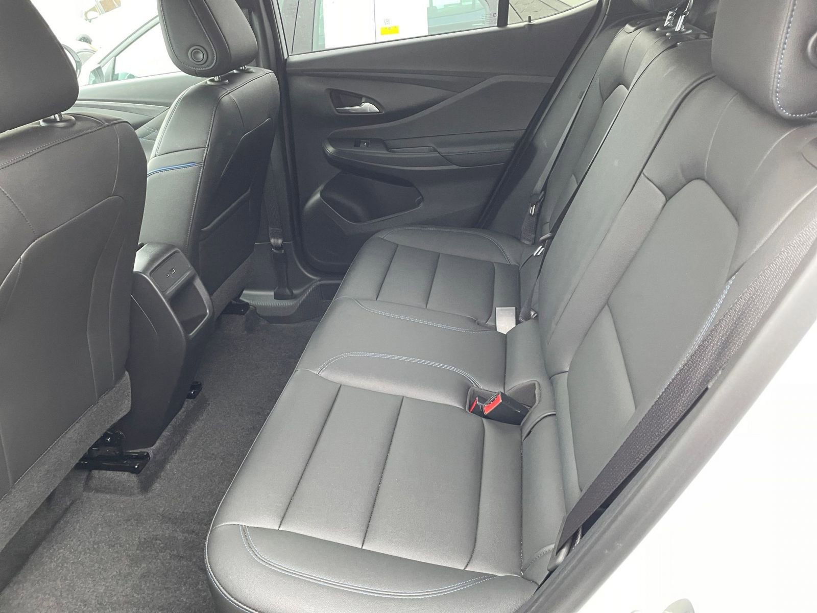 Used 2025 Buick Envista Sport Touring image 24