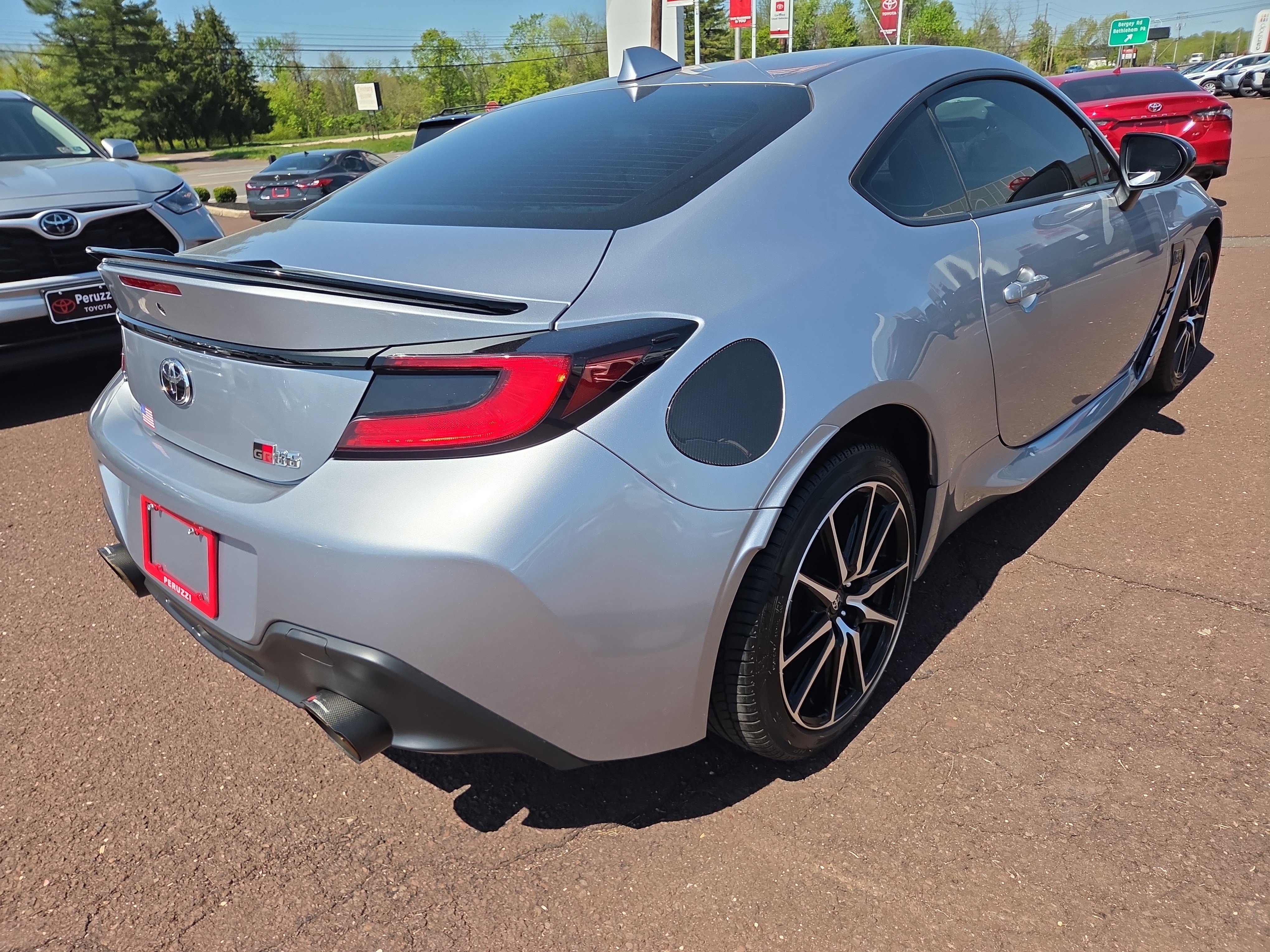 Used 2023 Toyota GR86 w/ ALL Weather Mat Package (TMS) RWD image 3