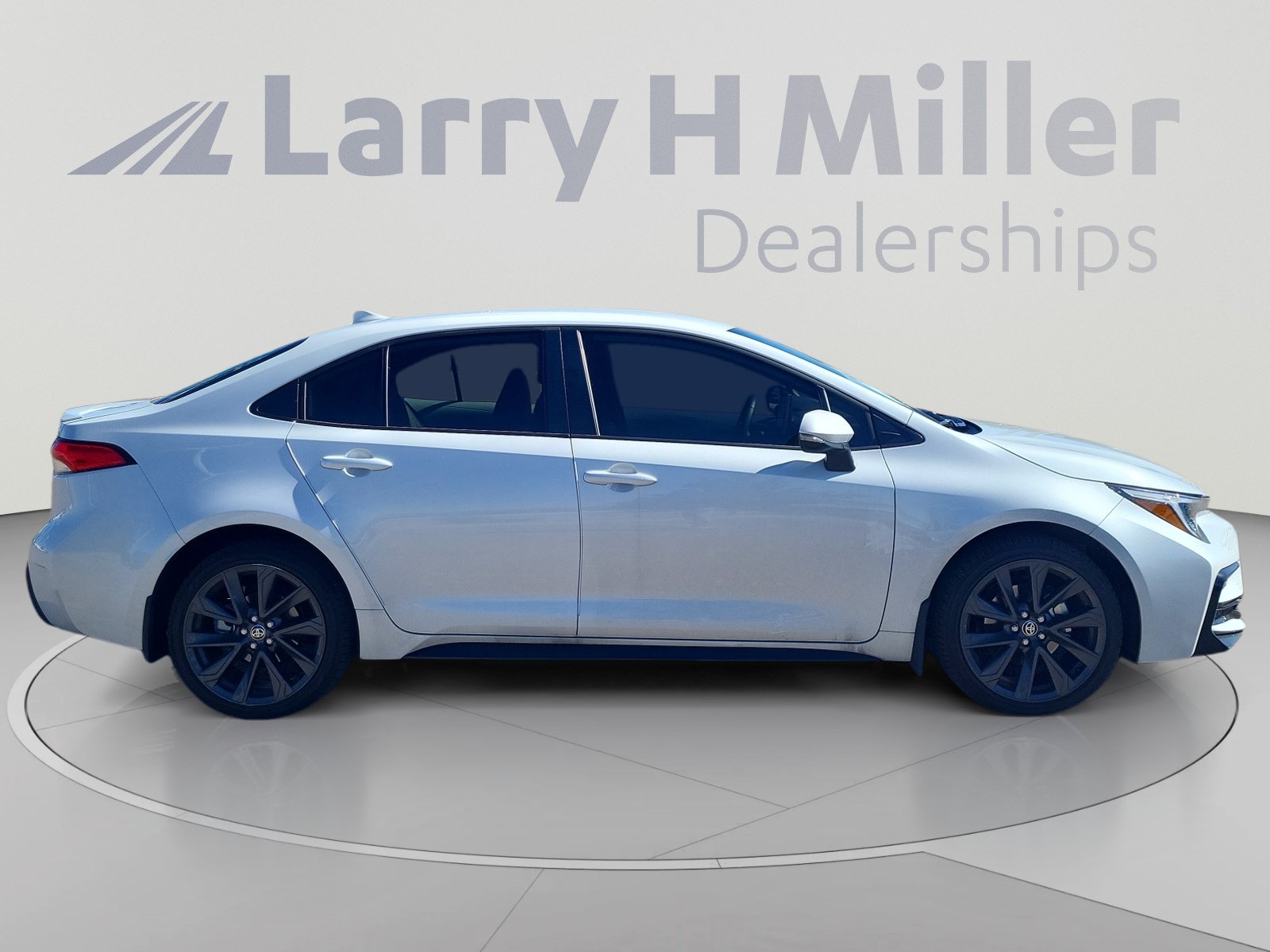 Used 2026 Toyota Corolla SE w/ SE Premium Package FWD image 3