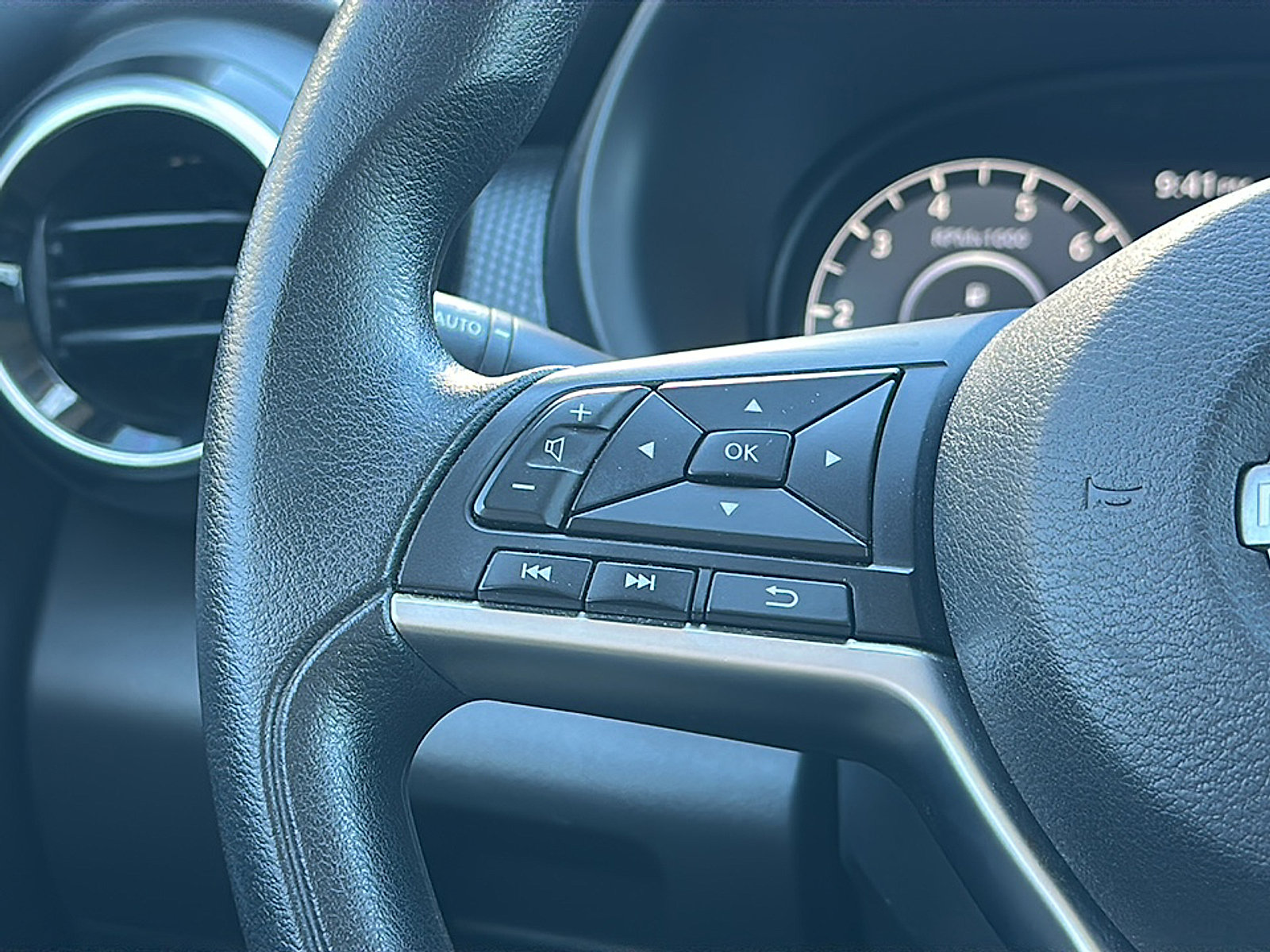 Used 2023 Nissan Kicks SV image 29