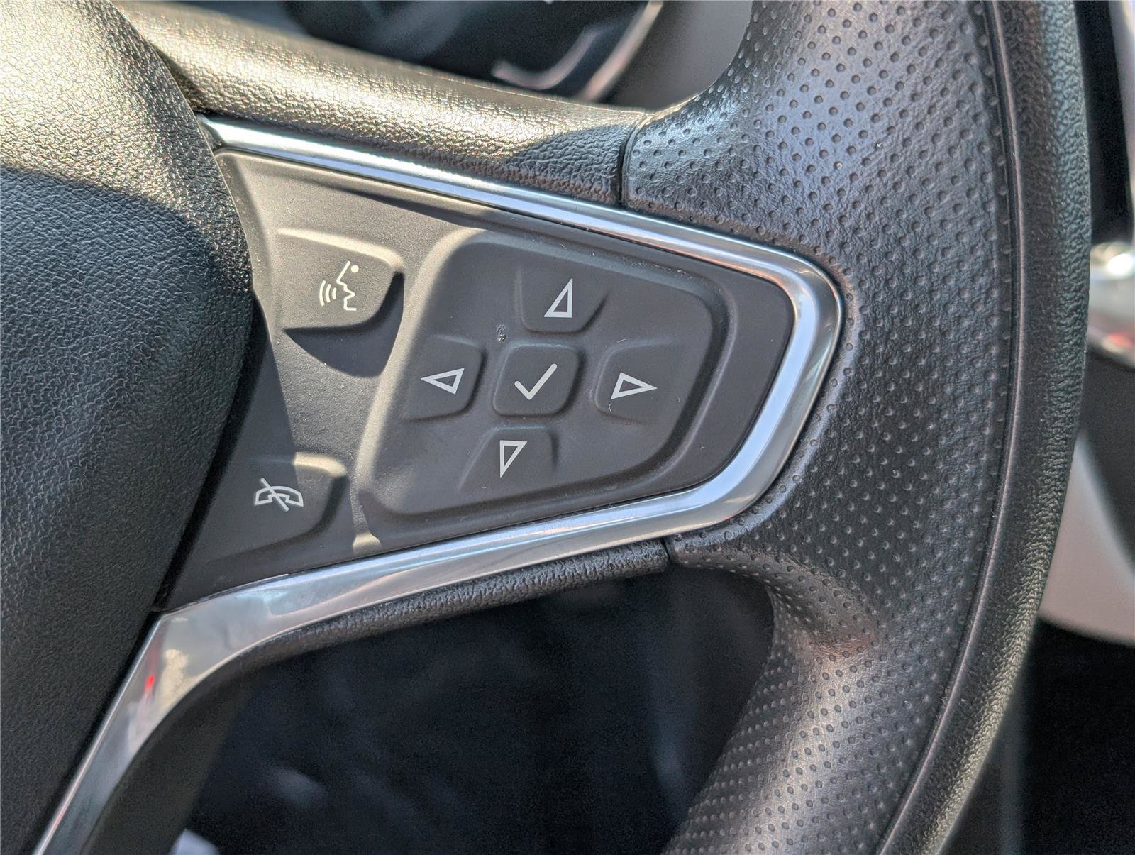 Used 2019 Chevrolet Equinox LS FWD image 21