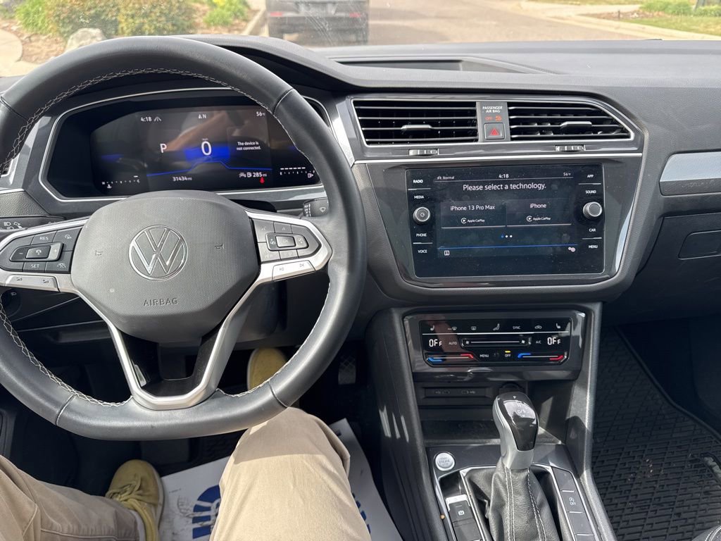 Used 2024 Volkswagen Tiguan SE w/ Panoramic Sunroof Package AWD/4WD image 11