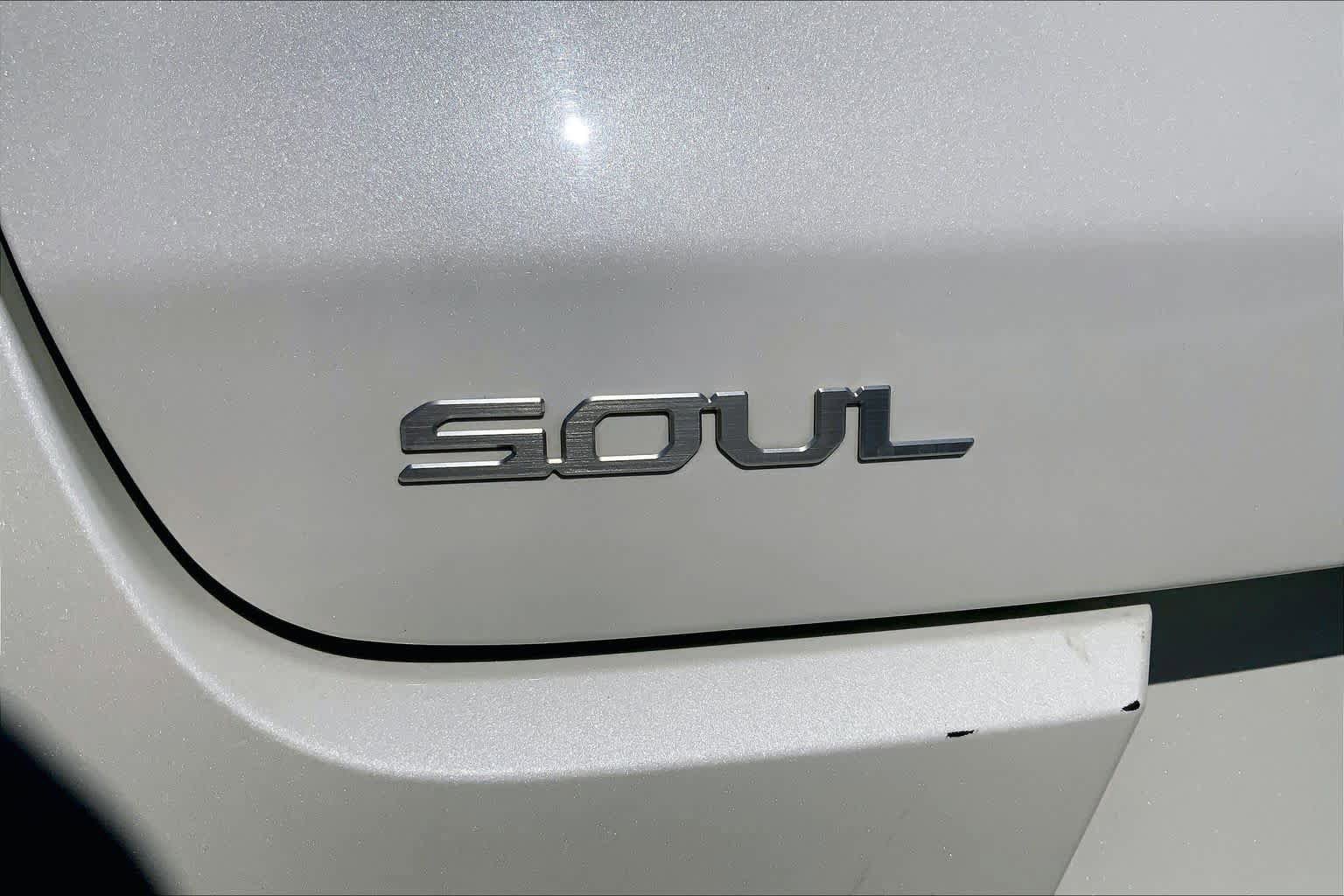 Used 2025 Kia Soul LX w/ LX Technology Package FWD image 10