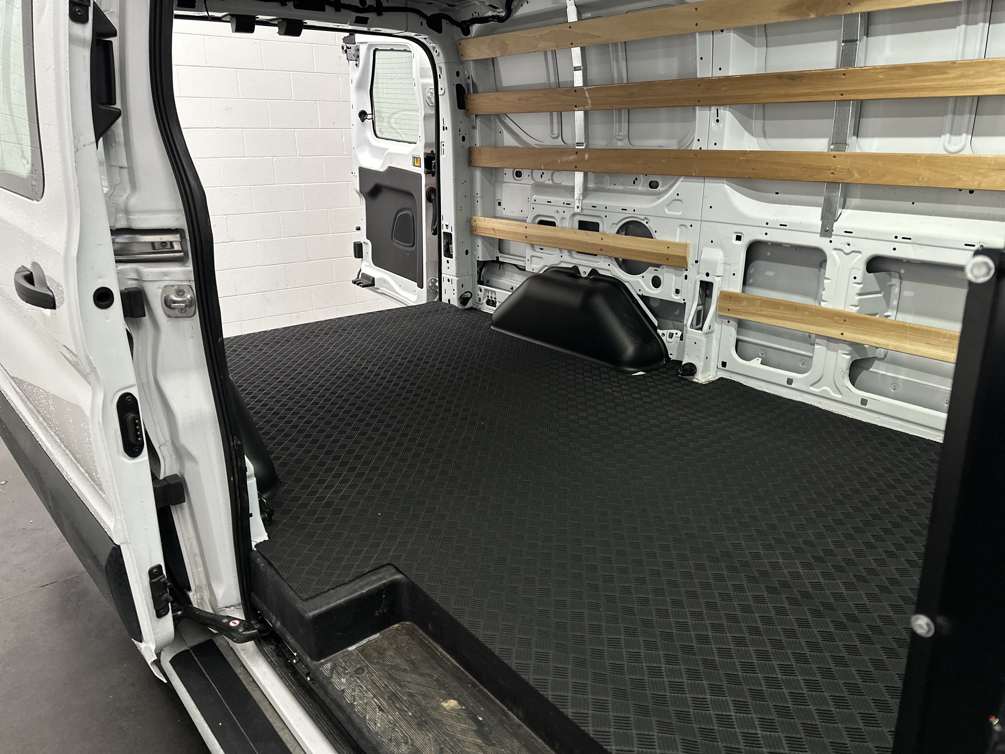 Used 2025 Ford Transit 250 Low Roof w/ Exterior Upgrade Package RWD image 20