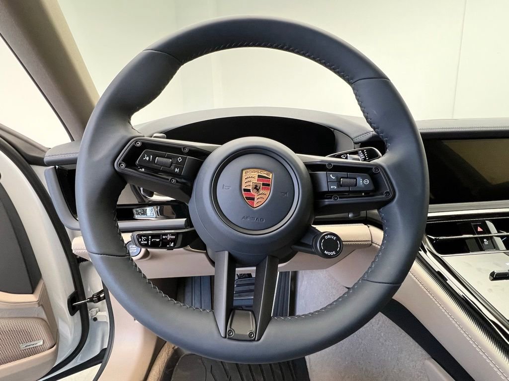Used 2026 Porsche Panamera RWD image 7