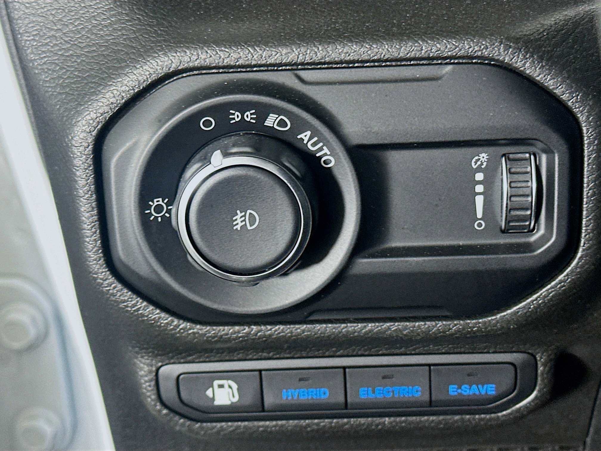 Used 2023 Jeep Wrangler Sahara image 16