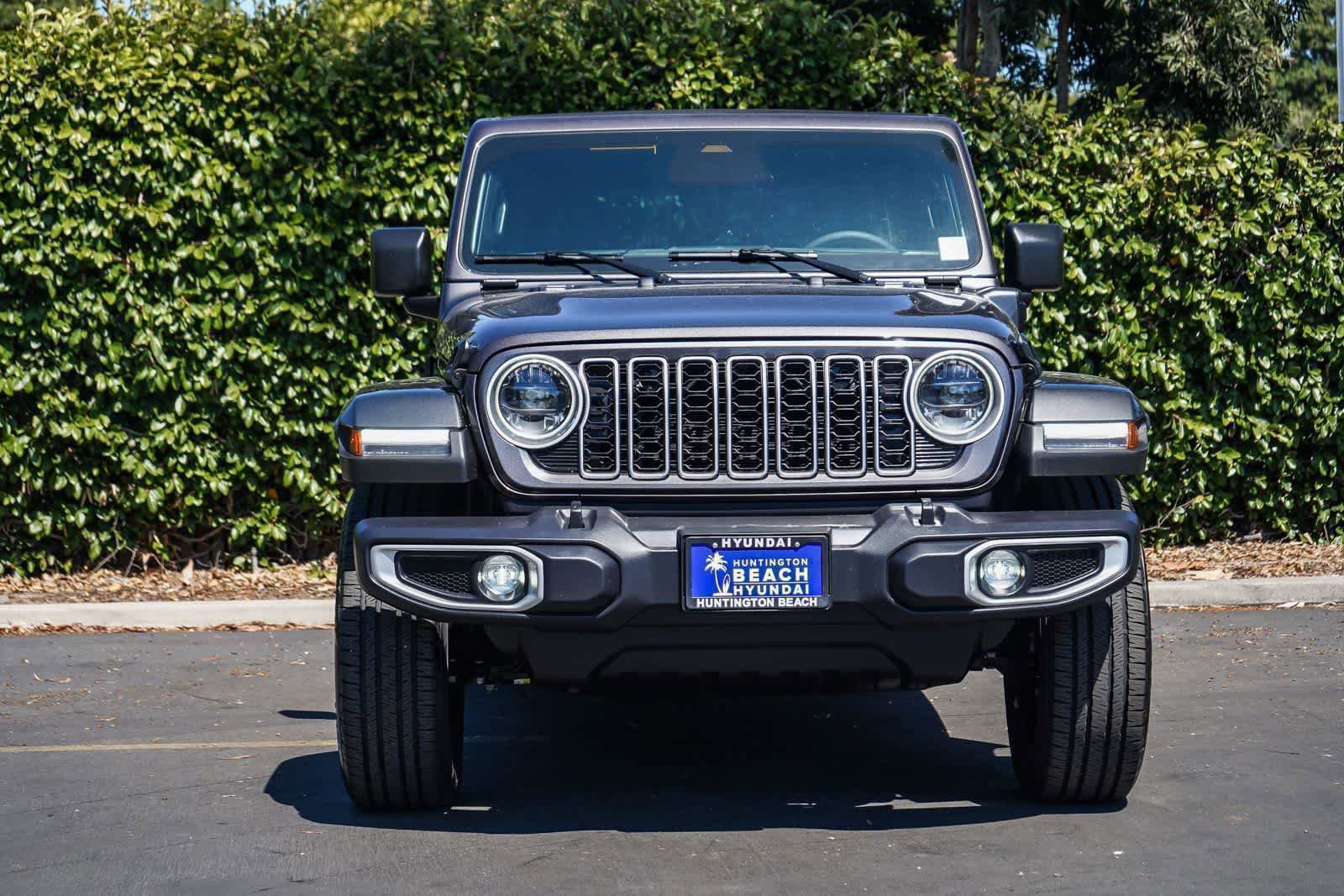 Used 2025 Jeep Wrangler Unlimited Sahara w/ Safety Group AWD/4WD image 2
