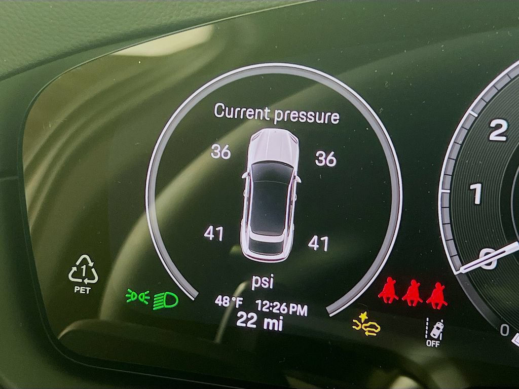 New 2026 Porsche Cayenne E-Hybrid Coupe AWD/4WD image 13