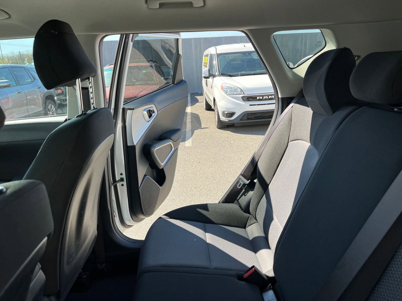 Used 2025 Kia Soul LX w/ LX Technology Package FWD image 37