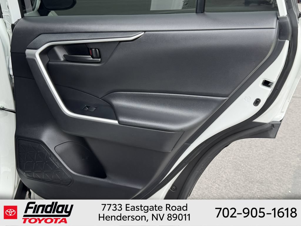 Used 2022 Toyota RAV4 LE FWD image 17