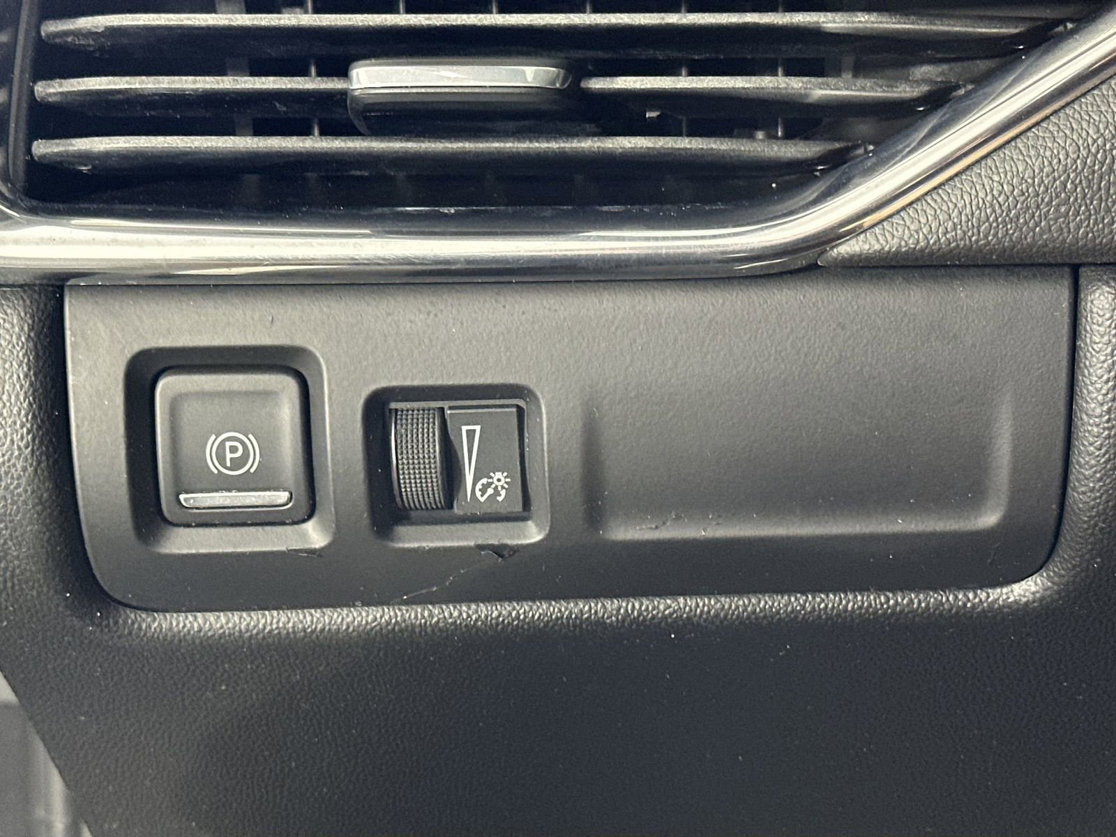 Used 2019 Cadillac XT4 Premium Luxury image 22