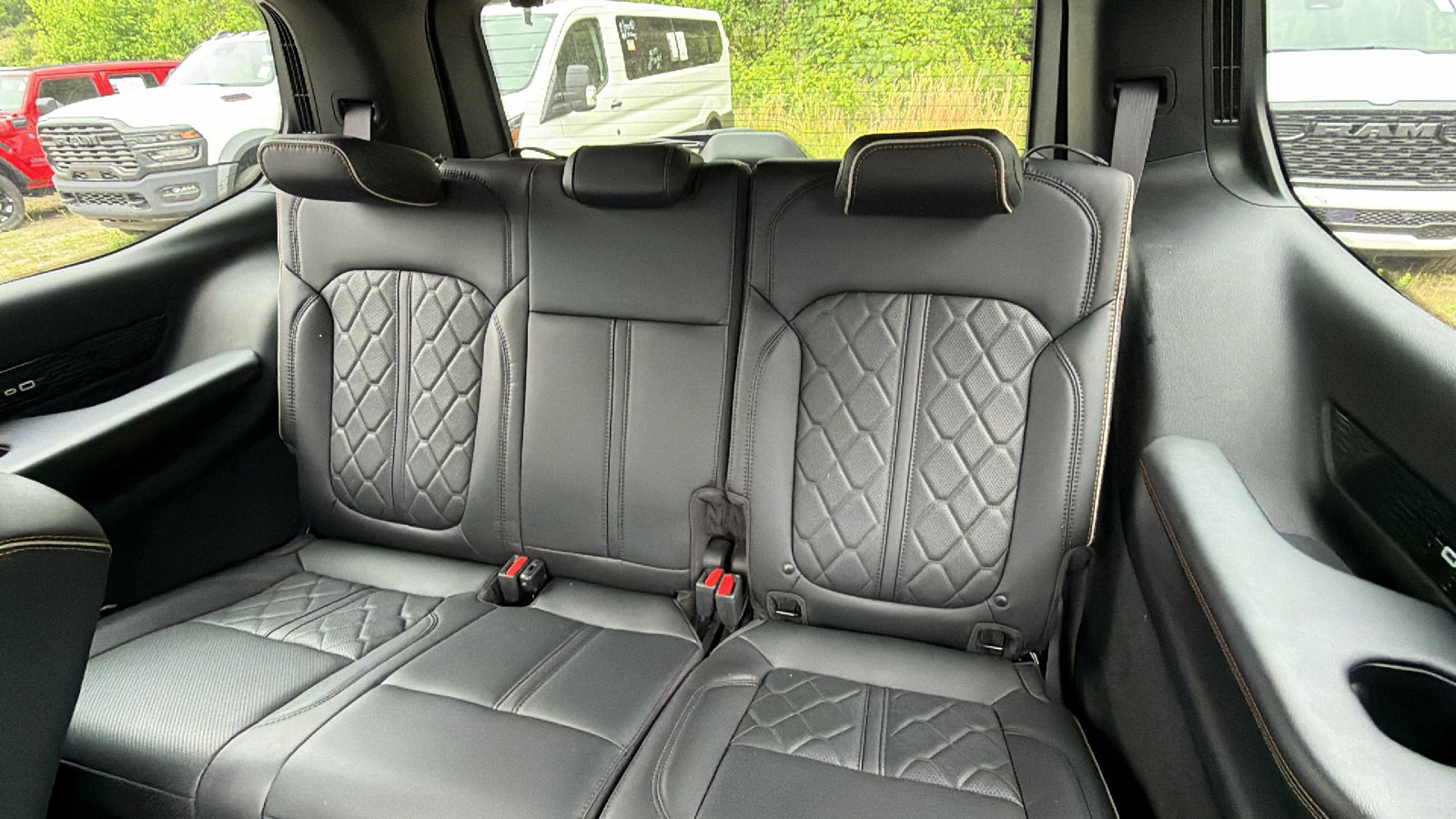 Used 2025 Jeep Grand Wagoneer Series III w/ Rear Seat Video Group 1 AWD/4WD image 27