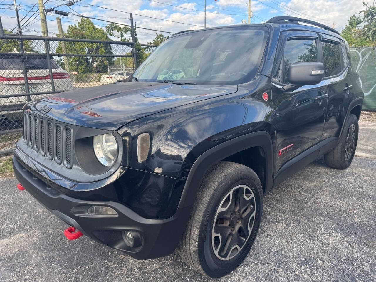 Used 2016 Jeep Renegade Trailhawk w/ Premium Trailhawk Package AWD/4WD image 2
