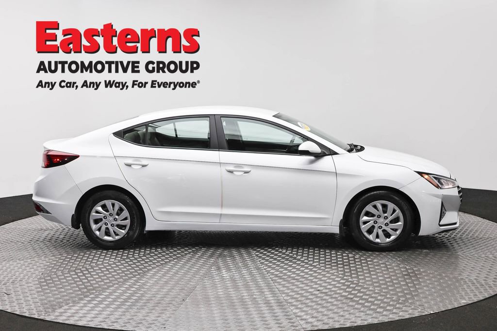 Used 2020 Hyundai Elantra SE w/ Winter Weather Package FWD image 4