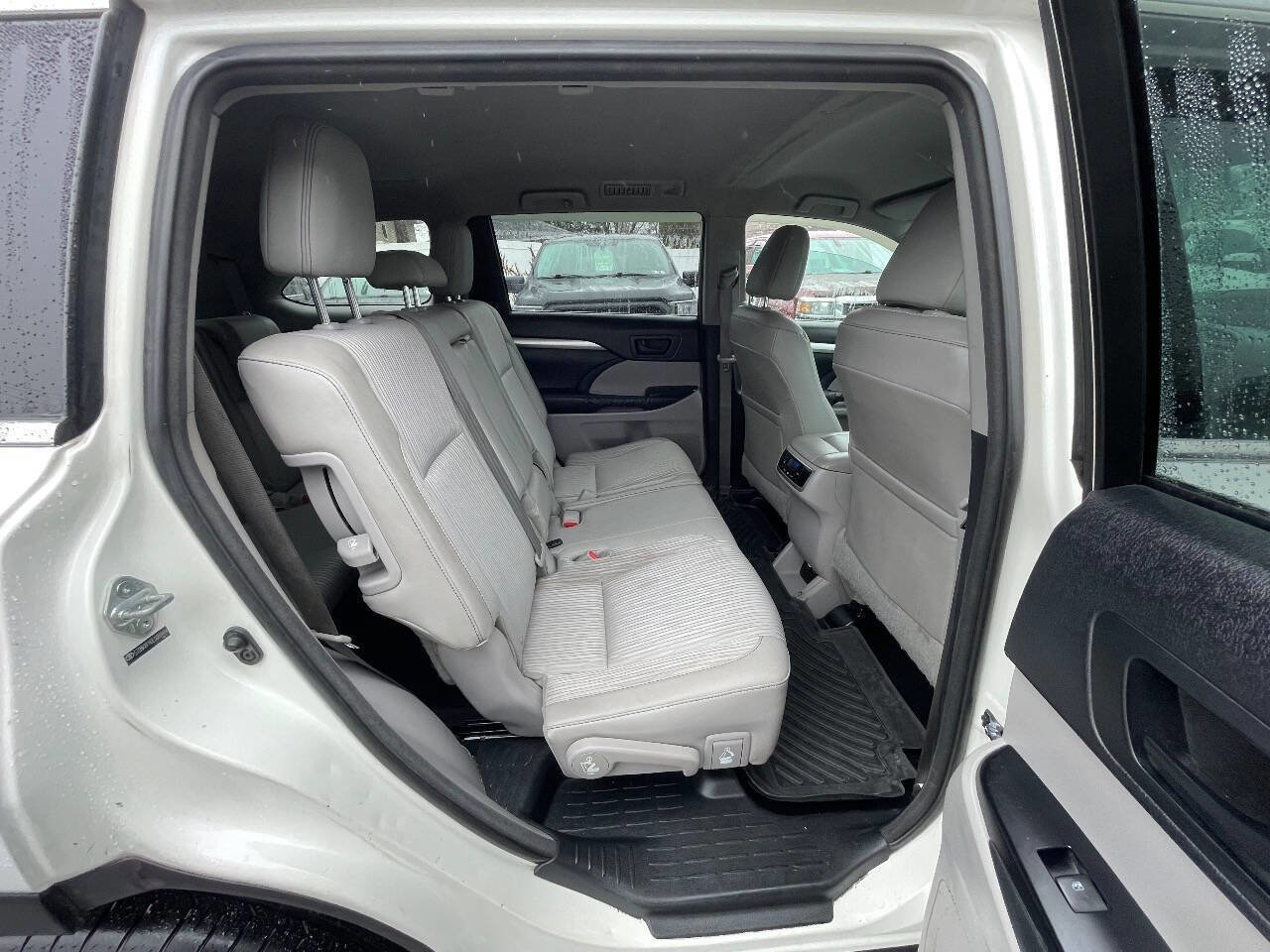 Used 2014 Toyota Highlander Plus AWD/4WD image 32