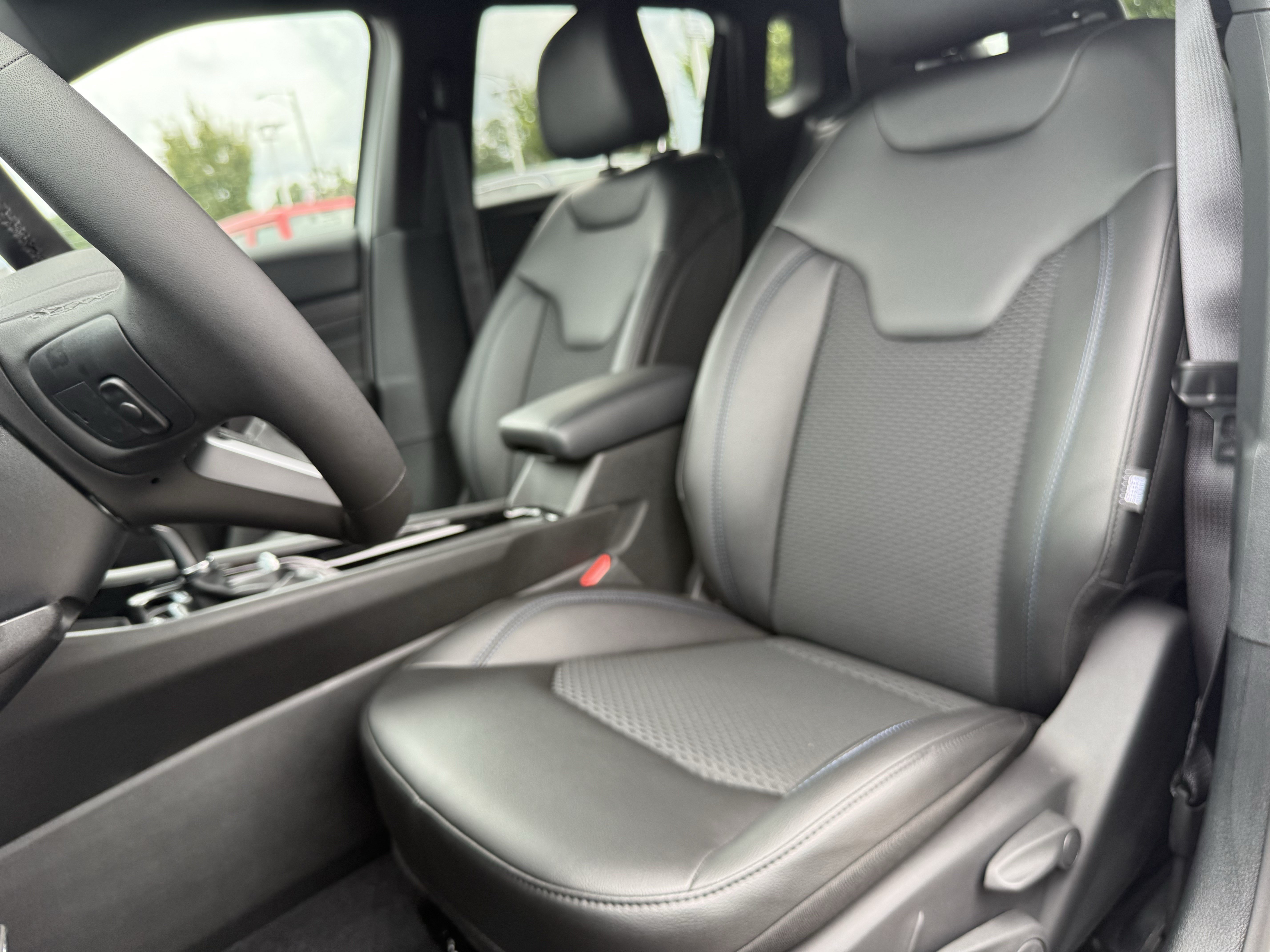 New 2026 Jeep Compass Latitude AWD/4WD image 16