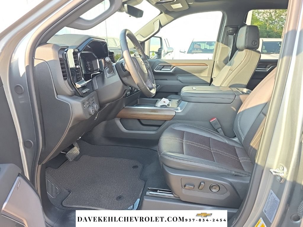 Used 2026 Chevrolet Silverado 2500 High Country w/ High Country Premium Package AWD/4WD image 18