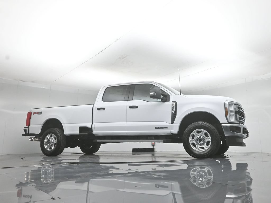 New 2026 Ford F350 XLT w/ FX4 Off-Road Package AWD/4WD image 3