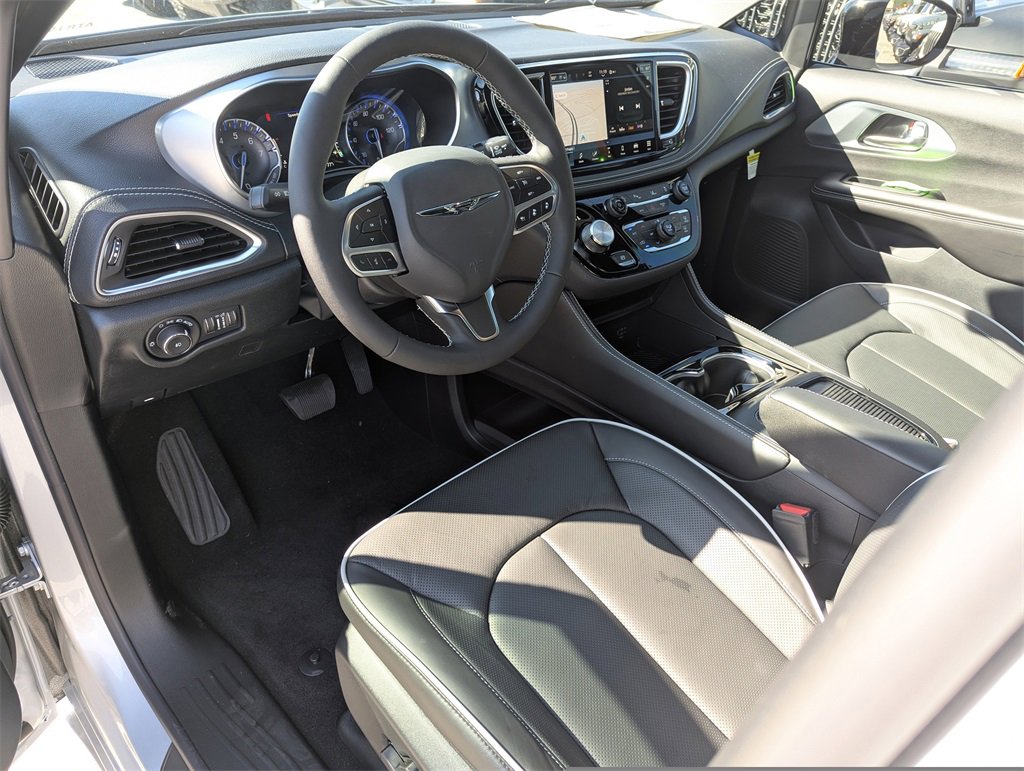 New 2026 Chrysler Pacifica Limited image 11