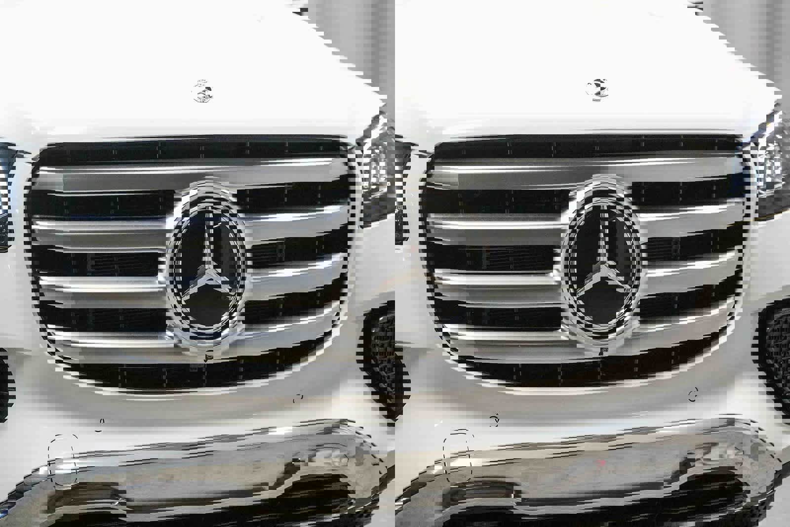 Used 2025 Mercedes-Benz GLS 450 4MATIC image 5