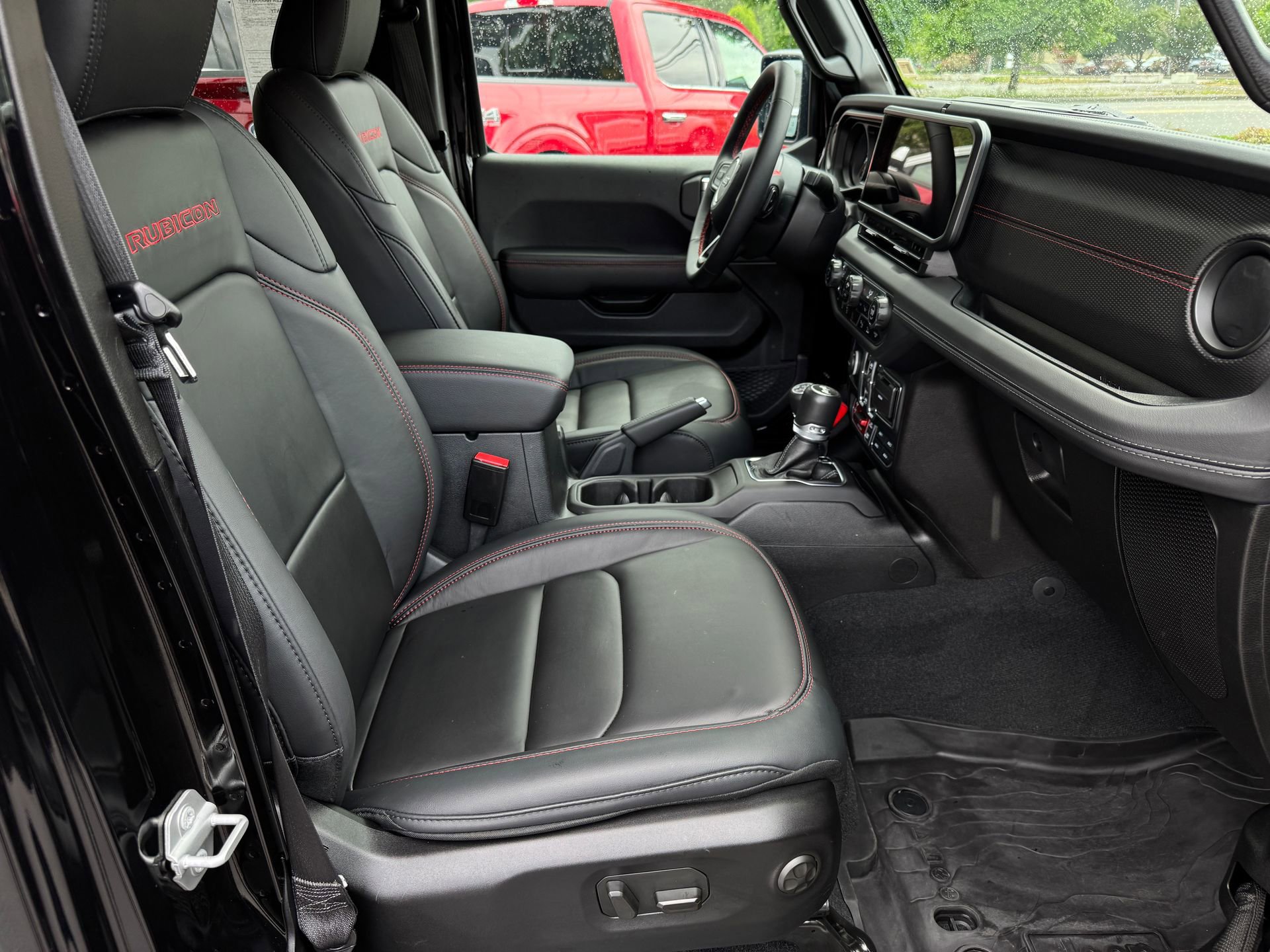 Used 2024 Jeep Wrangler Unlimited Rubicon AWD/4WD image 32
